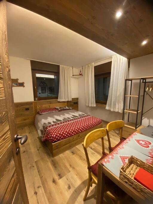 La Chambre De Chaloz วัลตูร์นอนช์ ภายนอก รูปภาพ